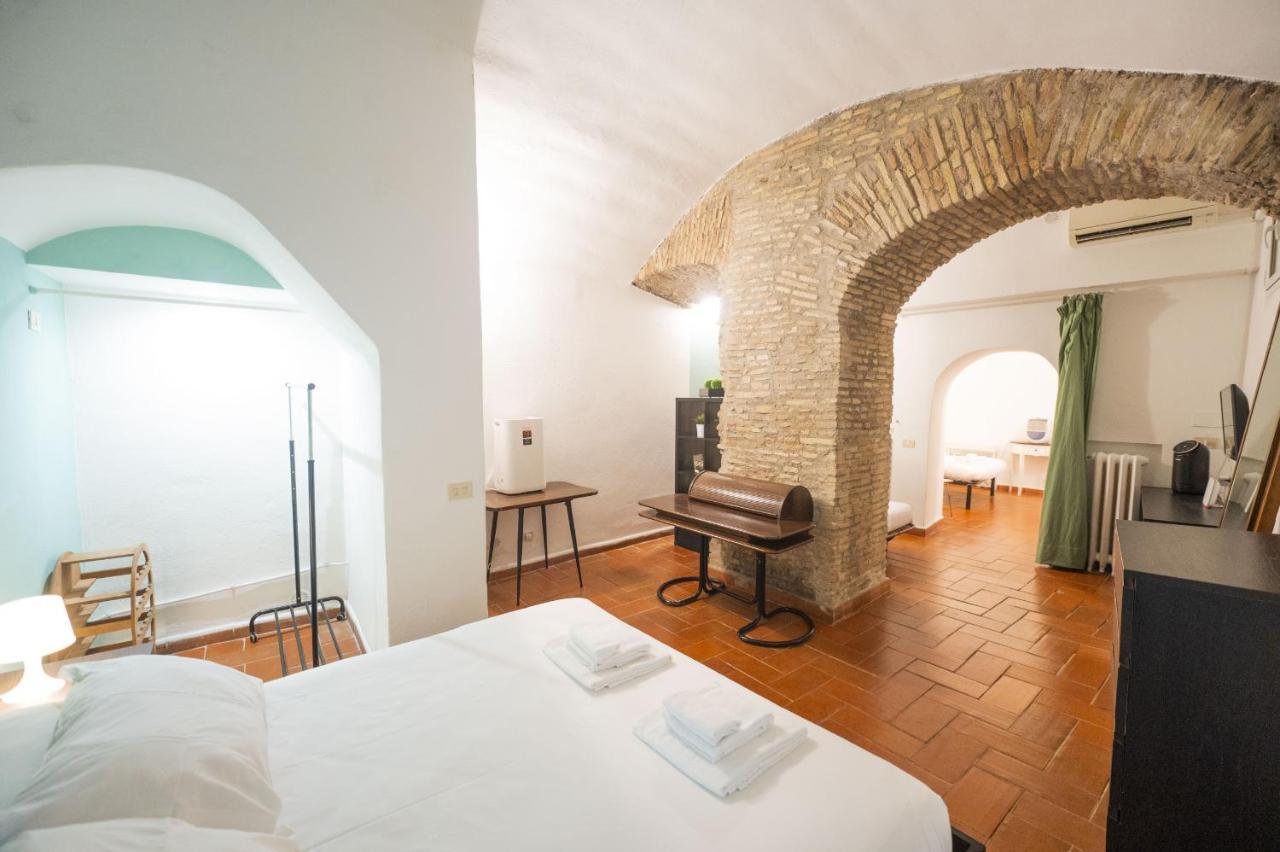 Campo De Fiori Grotto Apartment Рим Екстер'єр фото